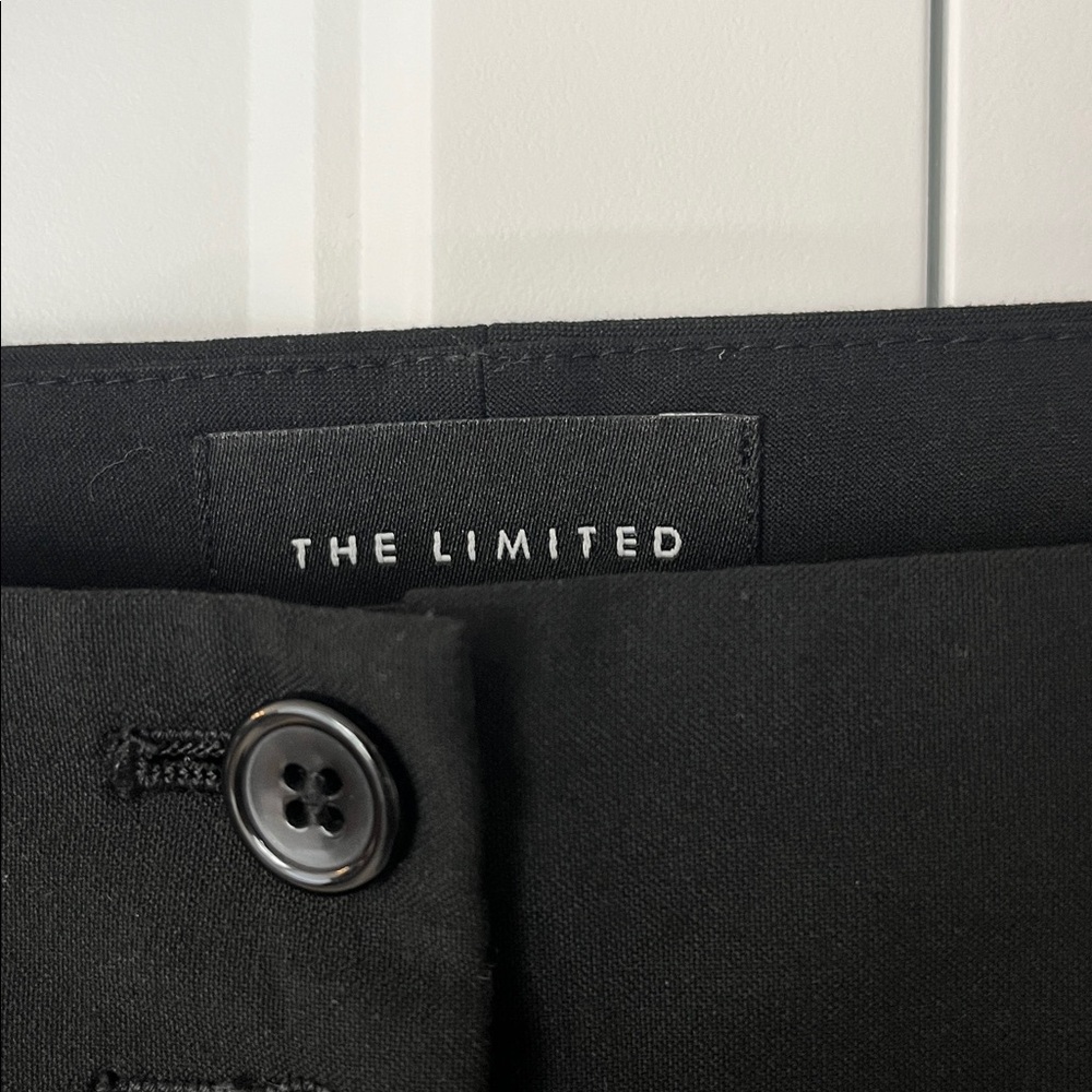 The Limited Black Button-Front Shorts - Picture 2 of 8